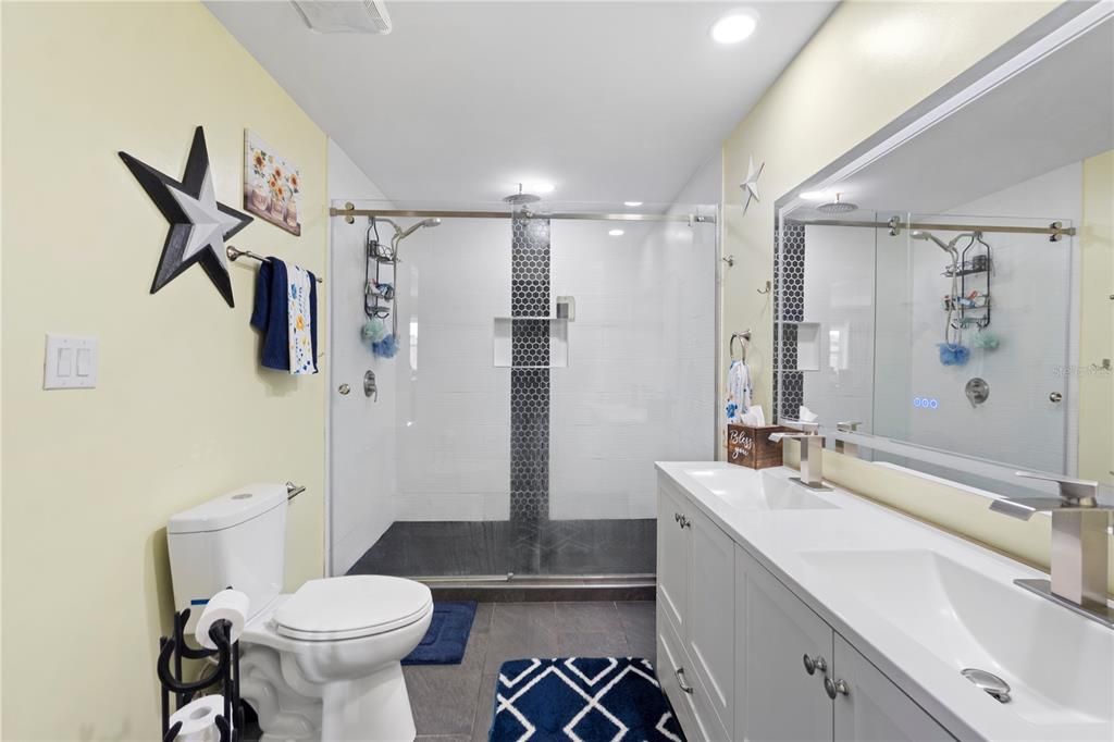 En Venta: $885,000 (3 camas, 3 baños, 2194 Pies cuadrados)