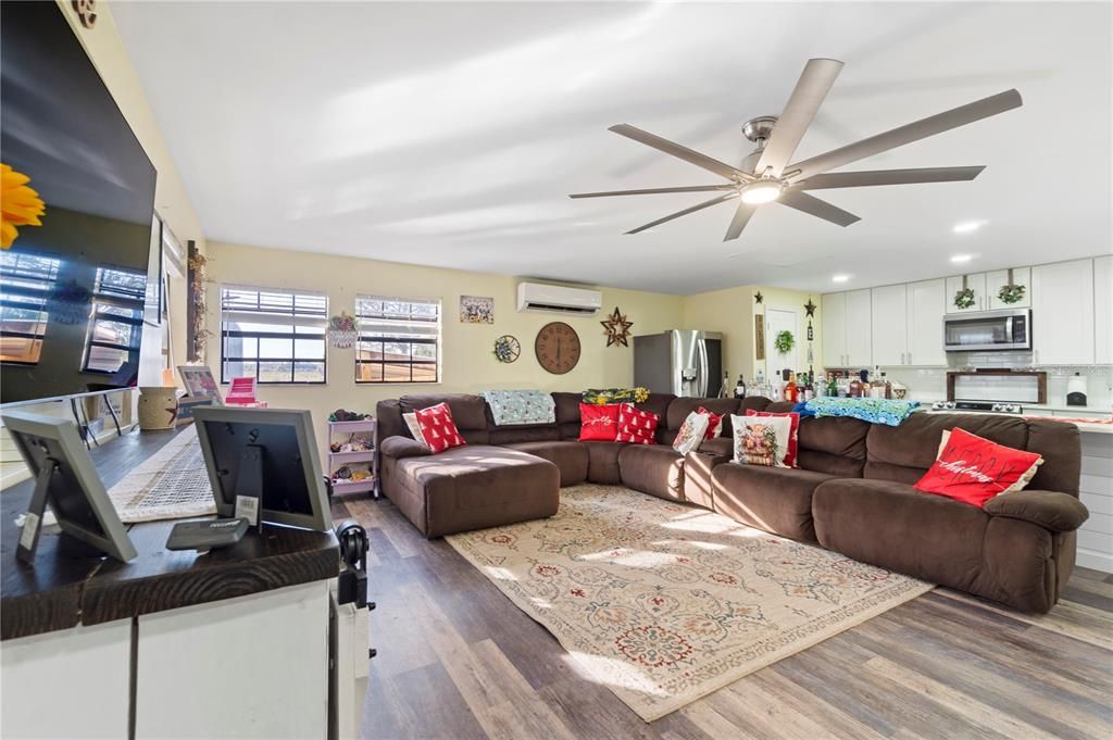 En Venta: $885,000 (3 camas, 3 baños, 2194 Pies cuadrados)