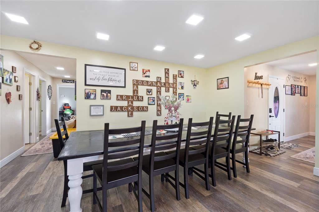 En Venta: $885,000 (3 camas, 3 baños, 2194 Pies cuadrados)