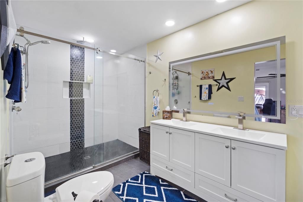 En Venta: $885,000 (3 camas, 3 baños, 2194 Pies cuadrados)