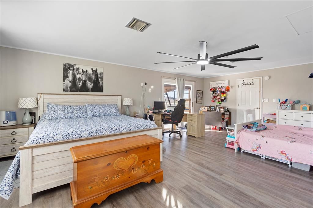 En Venta: $885,000 (3 camas, 3 baños, 2194 Pies cuadrados)