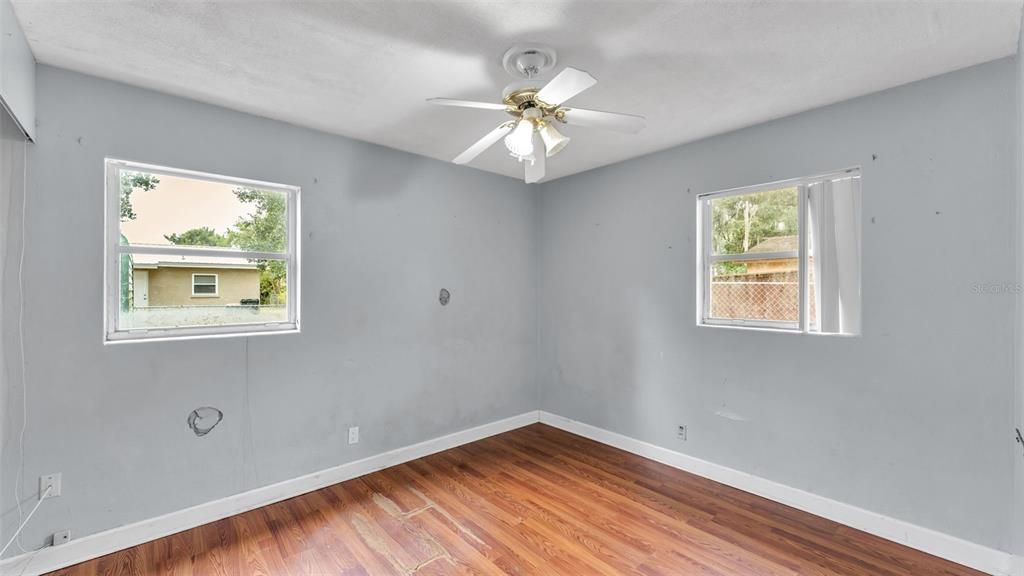 合同活跃: $159,000 (3 贝兹, 1 浴室, 840 平方英尺)