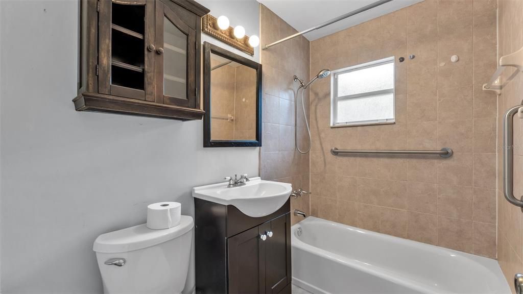 合同活跃: $159,000 (3 贝兹, 1 浴室, 840 平方英尺)