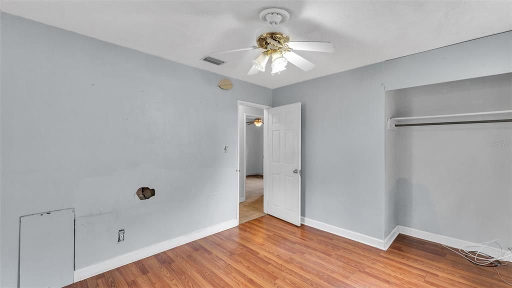 合同活跃: $159,000 (3 贝兹, 1 浴室, 840 平方英尺)