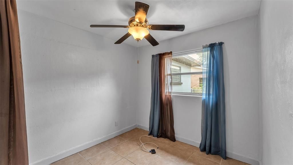 合同活跃: $159,000 (3 贝兹, 1 浴室, 840 平方英尺)