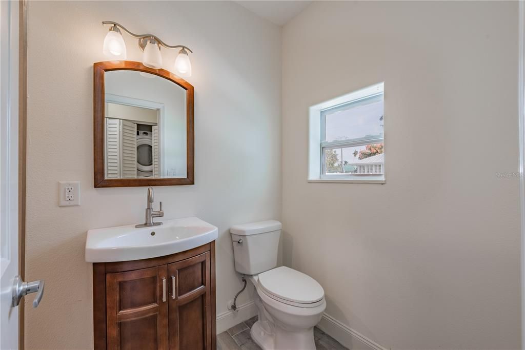 Activo con contrato: $575,000 (3 camas, 2 baños, 1910 Pies cuadrados)