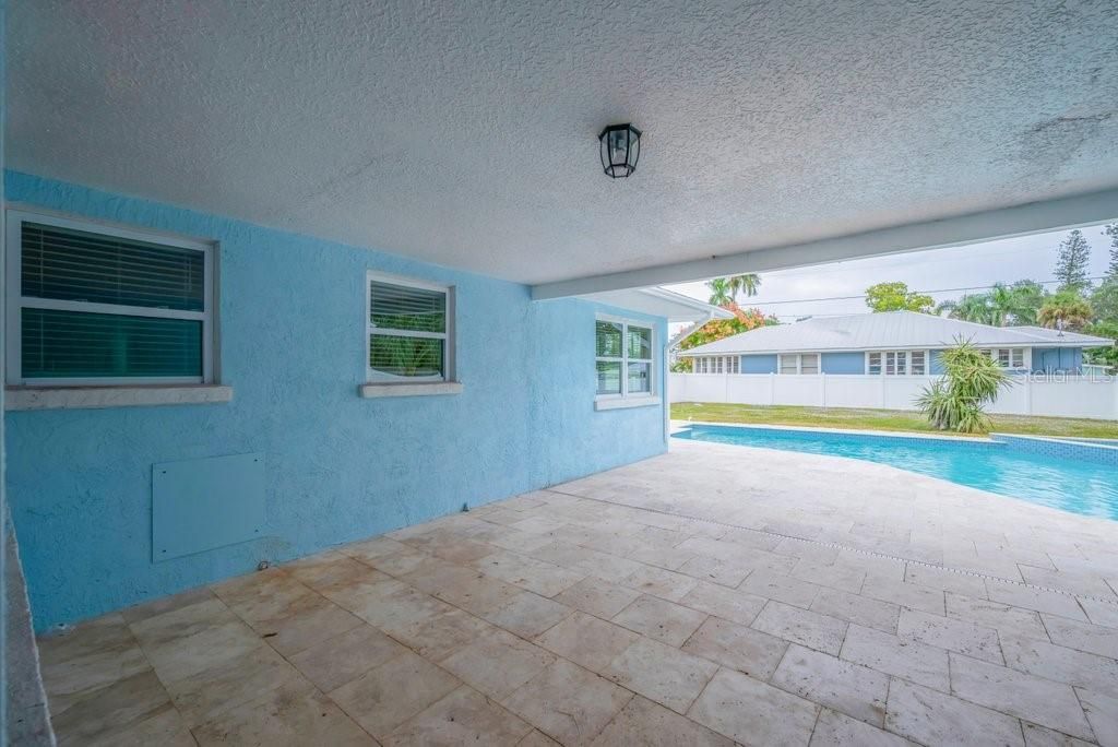 Activo con contrato: $575,000 (3 camas, 2 baños, 1910 Pies cuadrados)