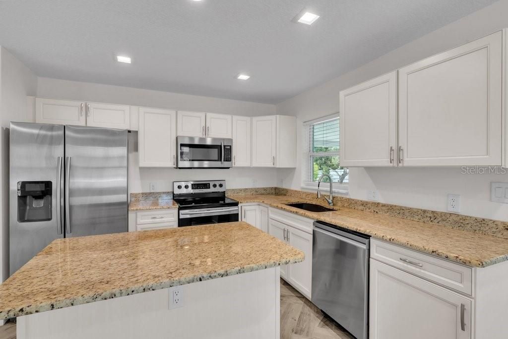 Activo con contrato: $575,000 (3 camas, 2 baños, 1910 Pies cuadrados)