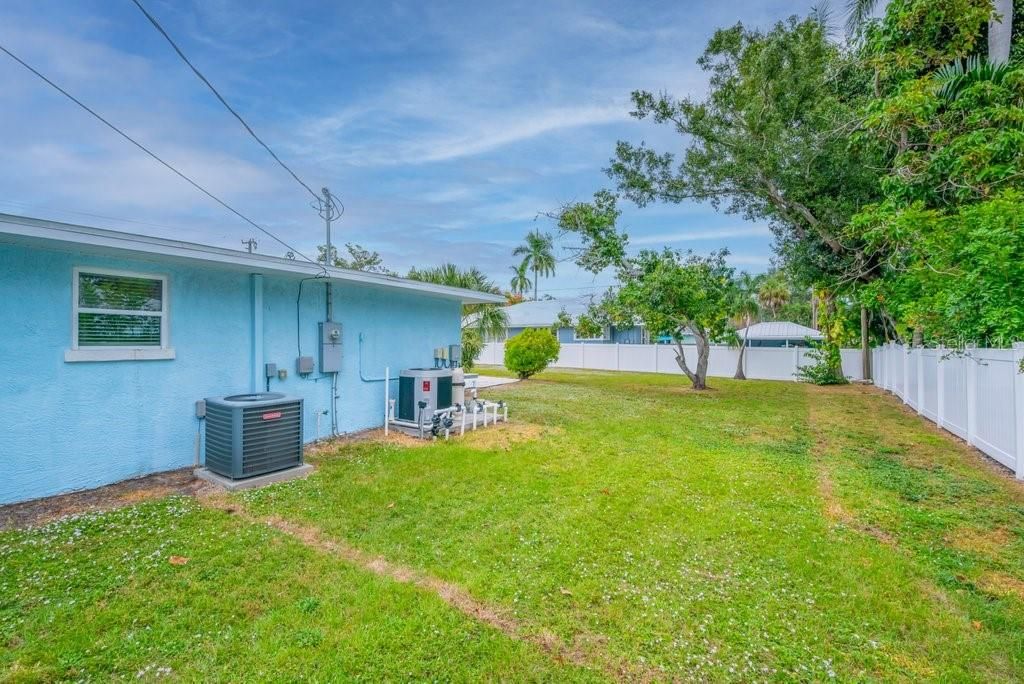 Activo con contrato: $575,000 (3 camas, 2 baños, 1910 Pies cuadrados)