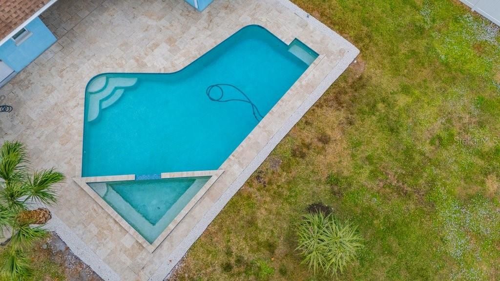 Activo con contrato: $575,000 (3 camas, 2 baños, 1910 Pies cuadrados)