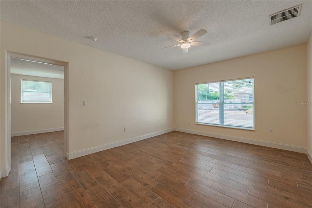 Activo con contrato: $575,000 (3 camas, 2 baños, 1910 Pies cuadrados)