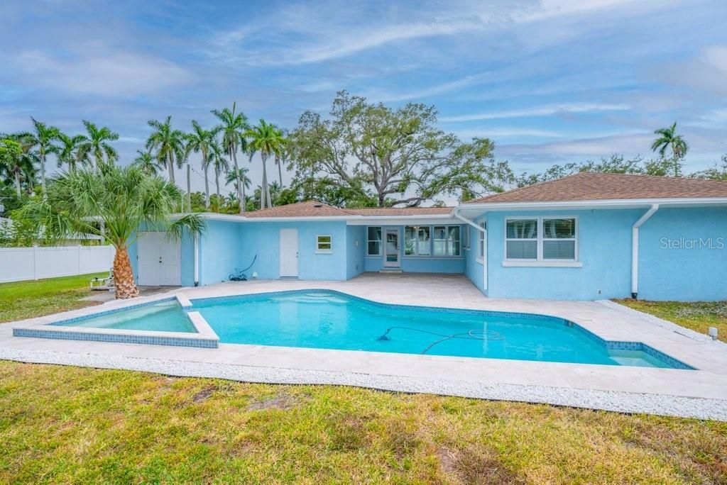 Activo con contrato: $575,000 (3 camas, 2 baños, 1910 Pies cuadrados)