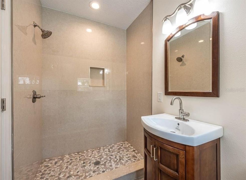 Activo con contrato: $575,000 (3 camas, 2 baños, 1910 Pies cuadrados)