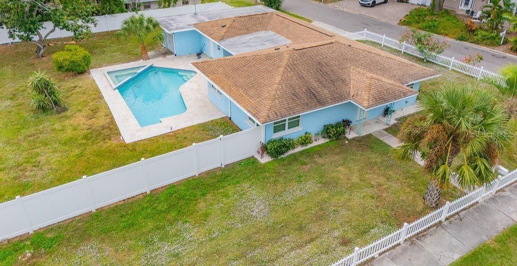 Activo con contrato: $575,000 (3 camas, 2 baños, 1910 Pies cuadrados)