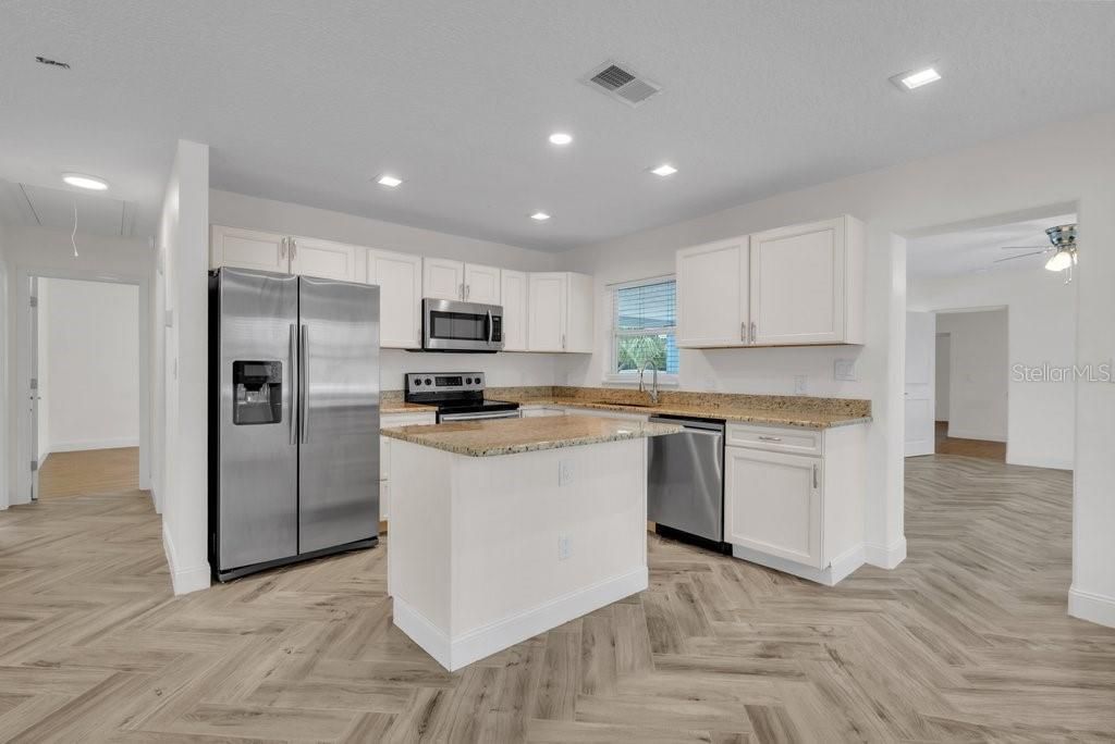 Activo con contrato: $575,000 (3 camas, 2 baños, 1910 Pies cuadrados)