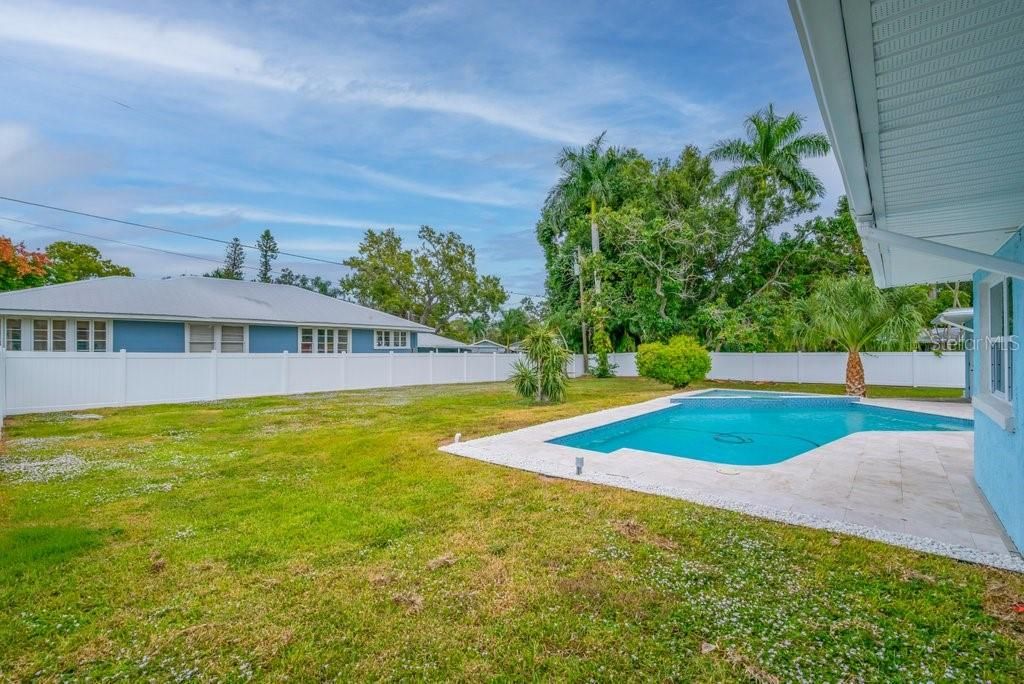 Activo con contrato: $575,000 (3 camas, 2 baños, 1910 Pies cuadrados)