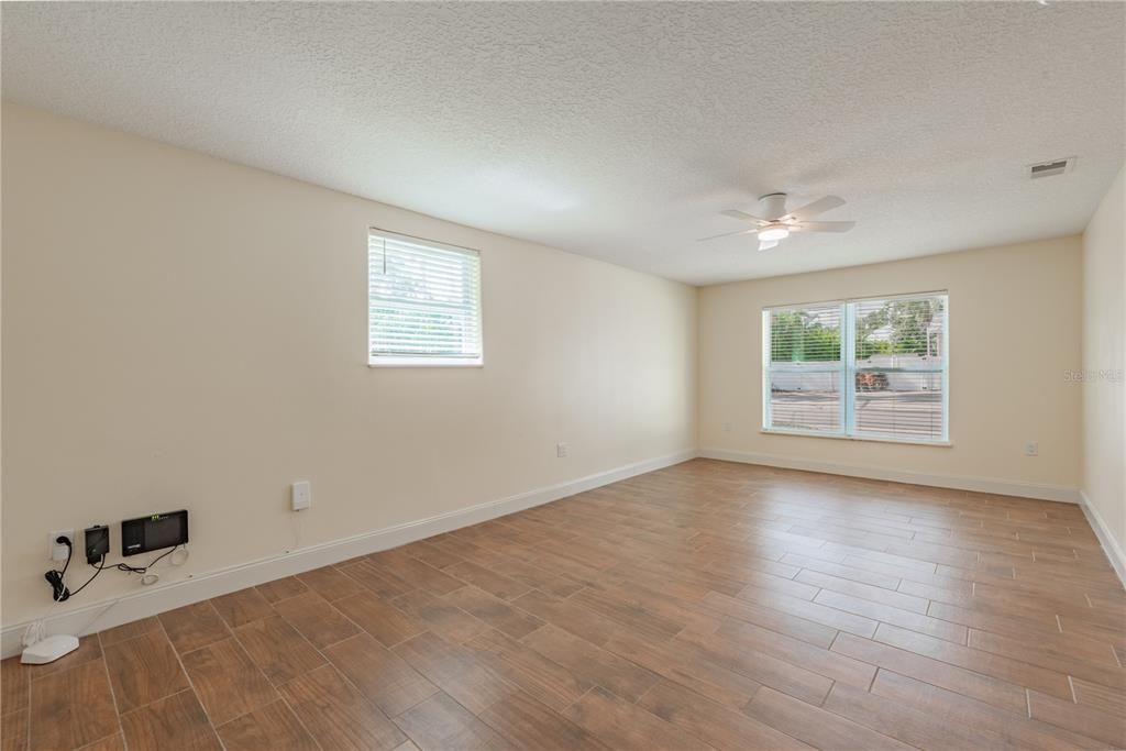 Activo con contrato: $575,000 (3 camas, 2 baños, 1910 Pies cuadrados)