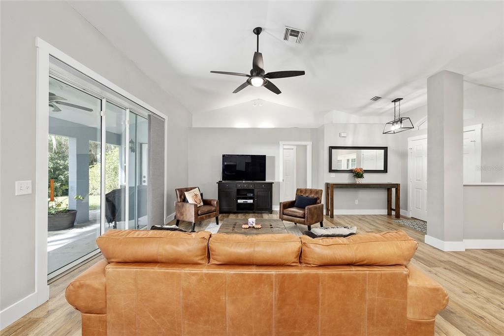 En Venta: $1,350,000 (3 camas, 2 baños, 1821 Pies cuadrados)