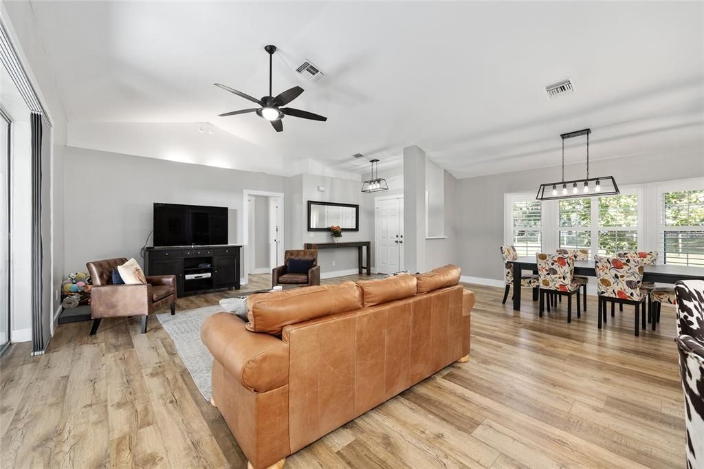 En Venta: $1,350,000 (3 camas, 2 baños, 1821 Pies cuadrados)