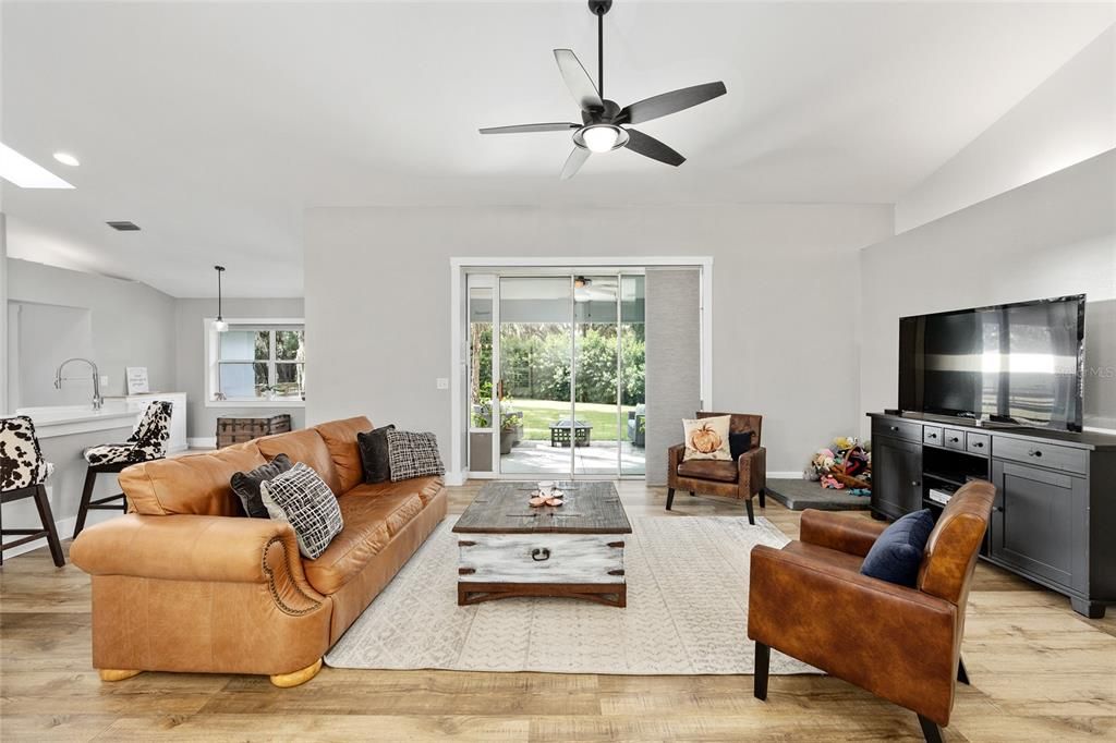 En Venta: $1,350,000 (3 camas, 2 baños, 1821 Pies cuadrados)