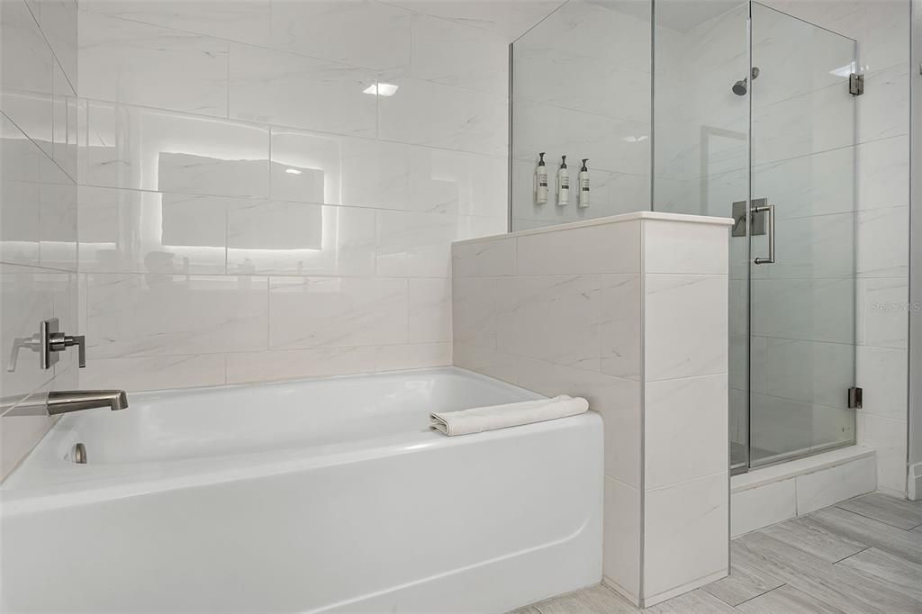 For Sale: $259,000 (2 beds, 2 baths, 1265 Square Feet)