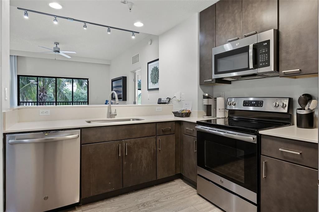 For Sale: $259,000 (2 beds, 2 baths, 1265 Square Feet)