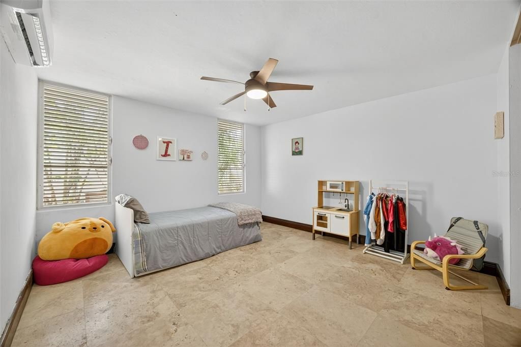 For Sale: $2,100,000 (4 beds, 4 baths, 3011 Square Feet)