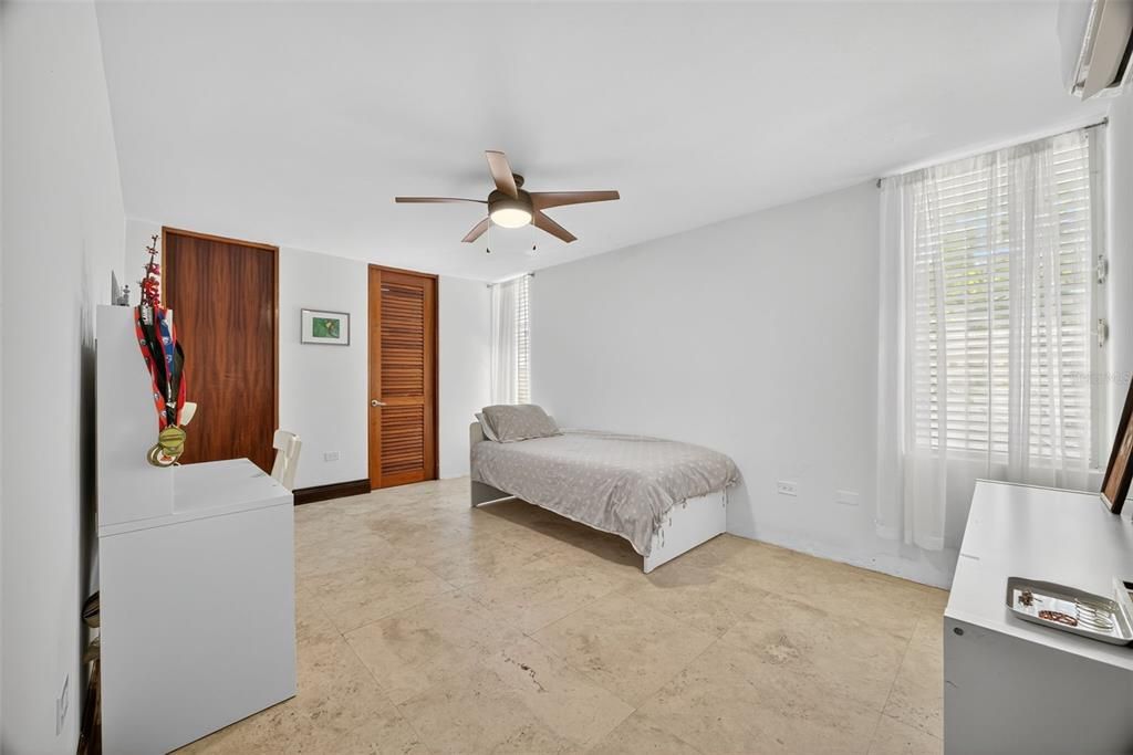 For Sale: $2,100,000 (4 beds, 4 baths, 3011 Square Feet)