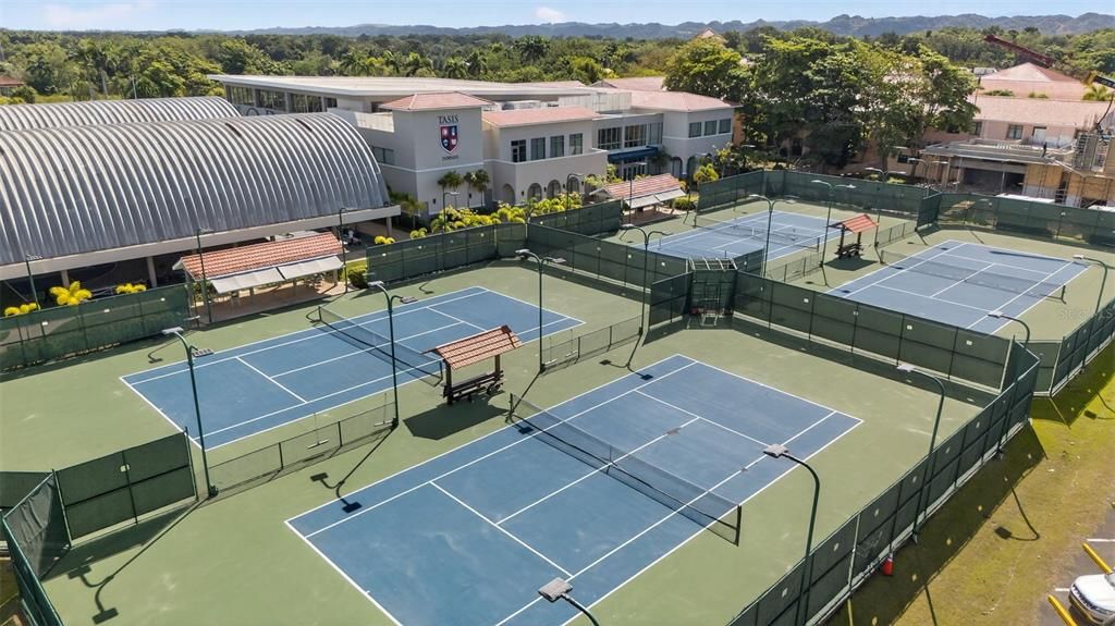 For Sale: $2,100,000 (4 beds, 4 baths, 3011 Square Feet)