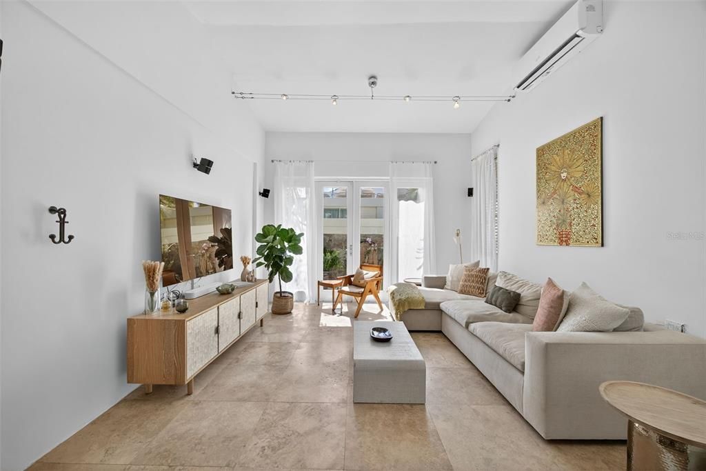 For Sale: $2,100,000 (4 beds, 4 baths, 3011 Square Feet)