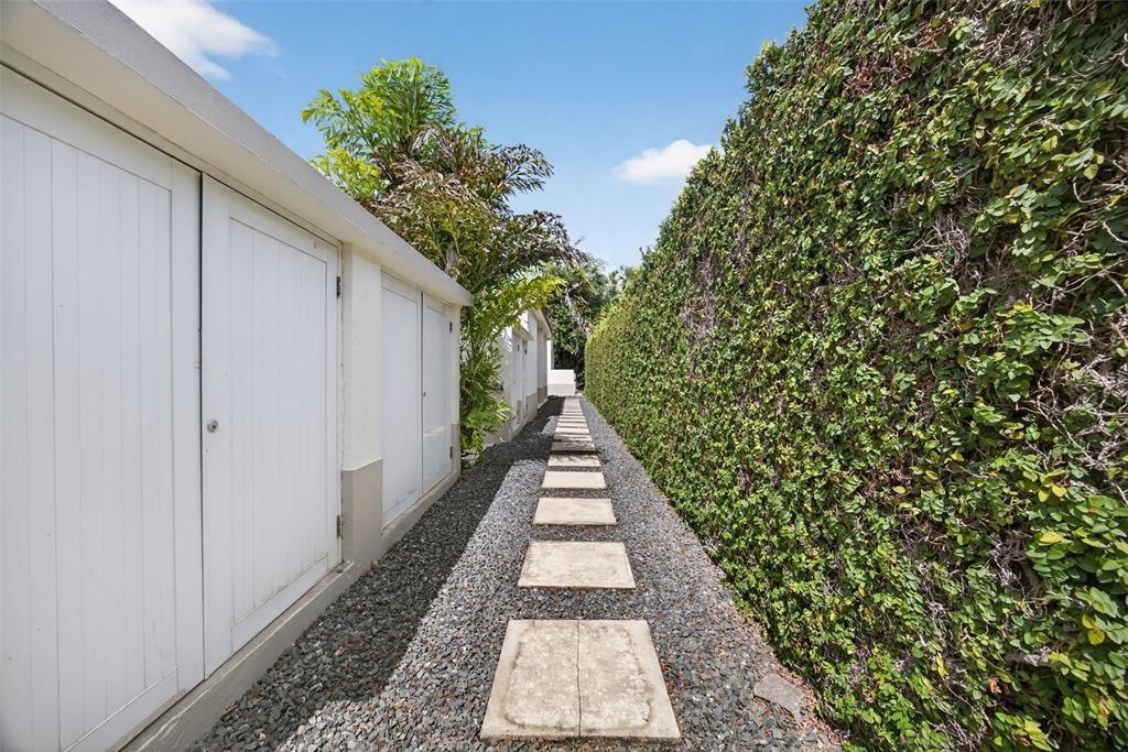 For Sale: $2,100,000 (4 beds, 4 baths, 3011 Square Feet)