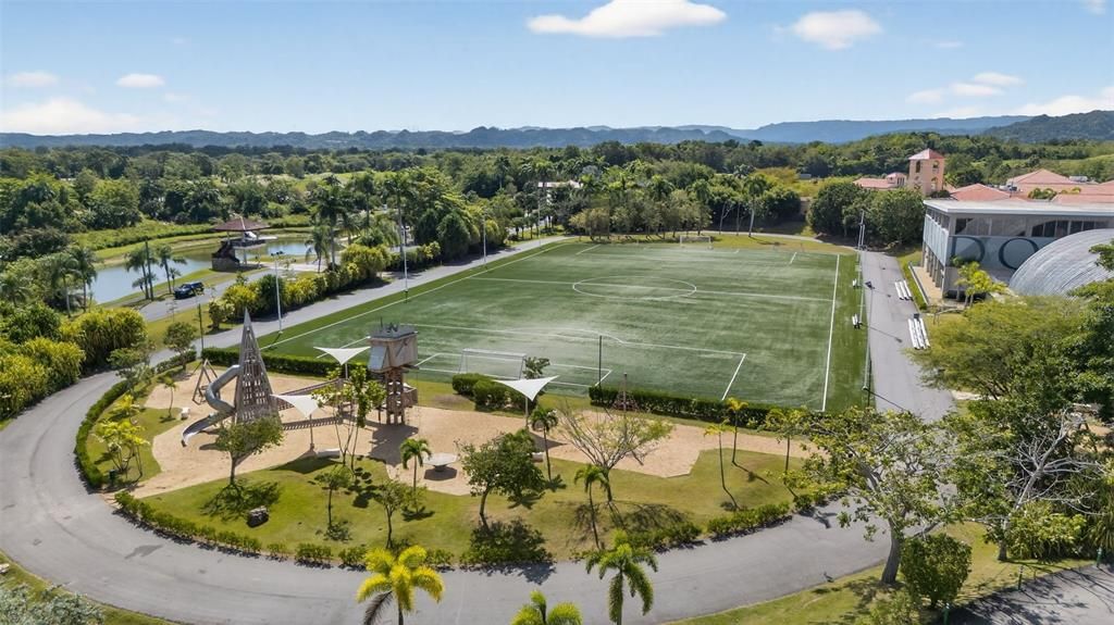 For Sale: $2,100,000 (4 beds, 4 baths, 3011 Square Feet)