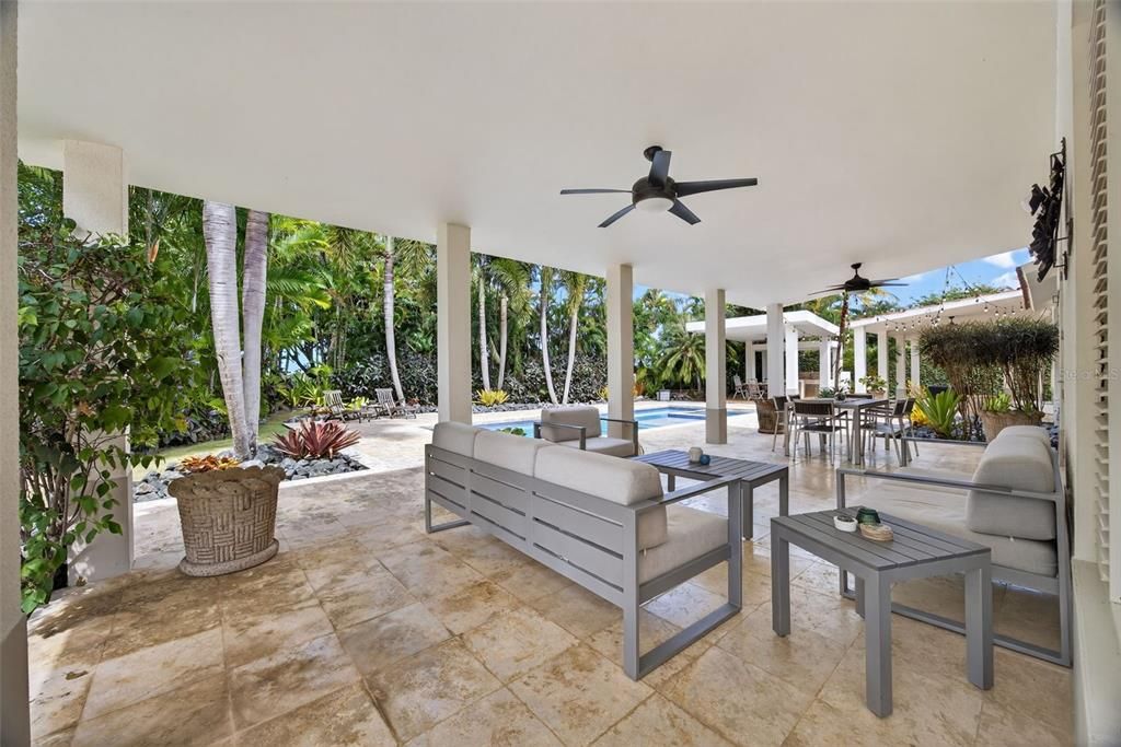 For Sale: $2,100,000 (4 beds, 4 baths, 3011 Square Feet)