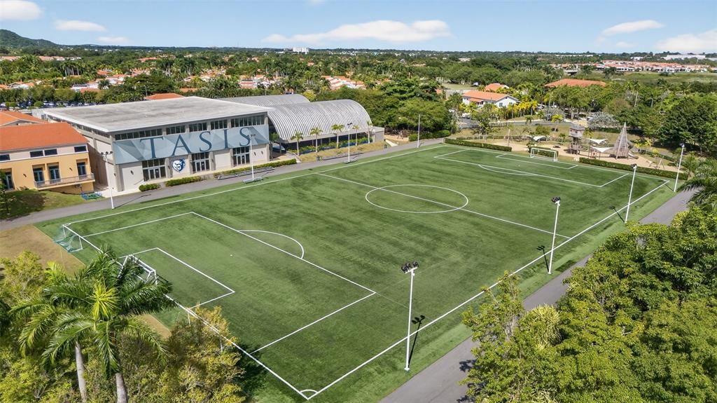 For Sale: $2,100,000 (4 beds, 4 baths, 3011 Square Feet)