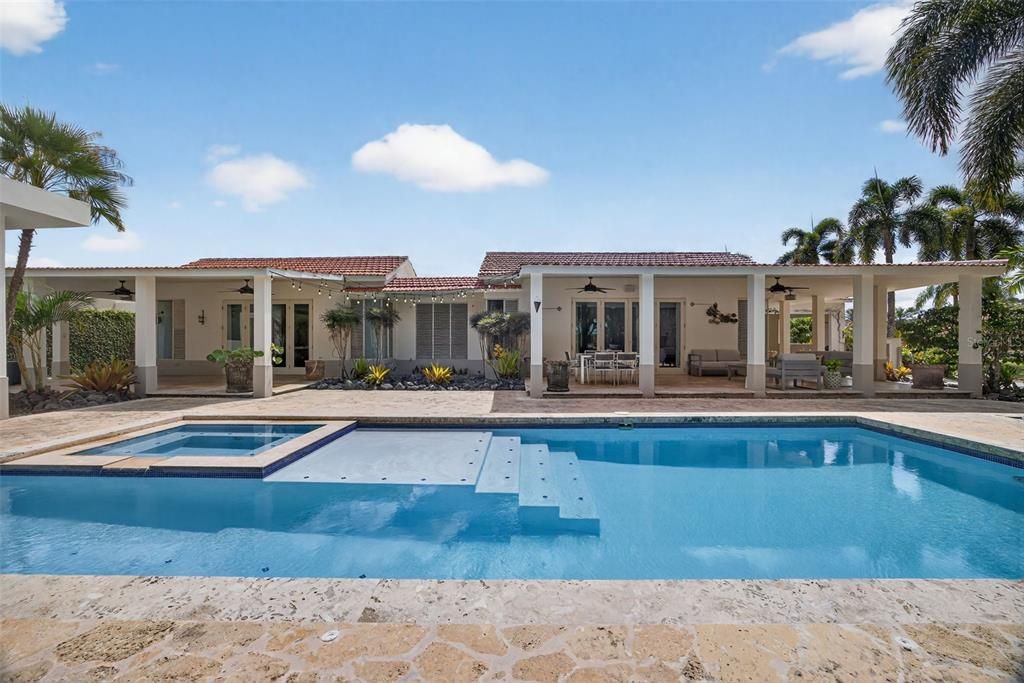 For Sale: $2,100,000 (4 beds, 4 baths, 3011 Square Feet)