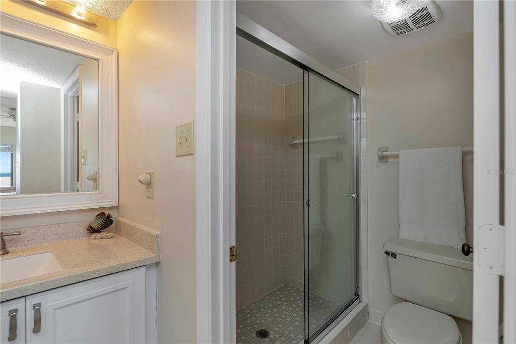 For Sale: $349,900 (2 beds, 2 baths, 1065 Square Feet)