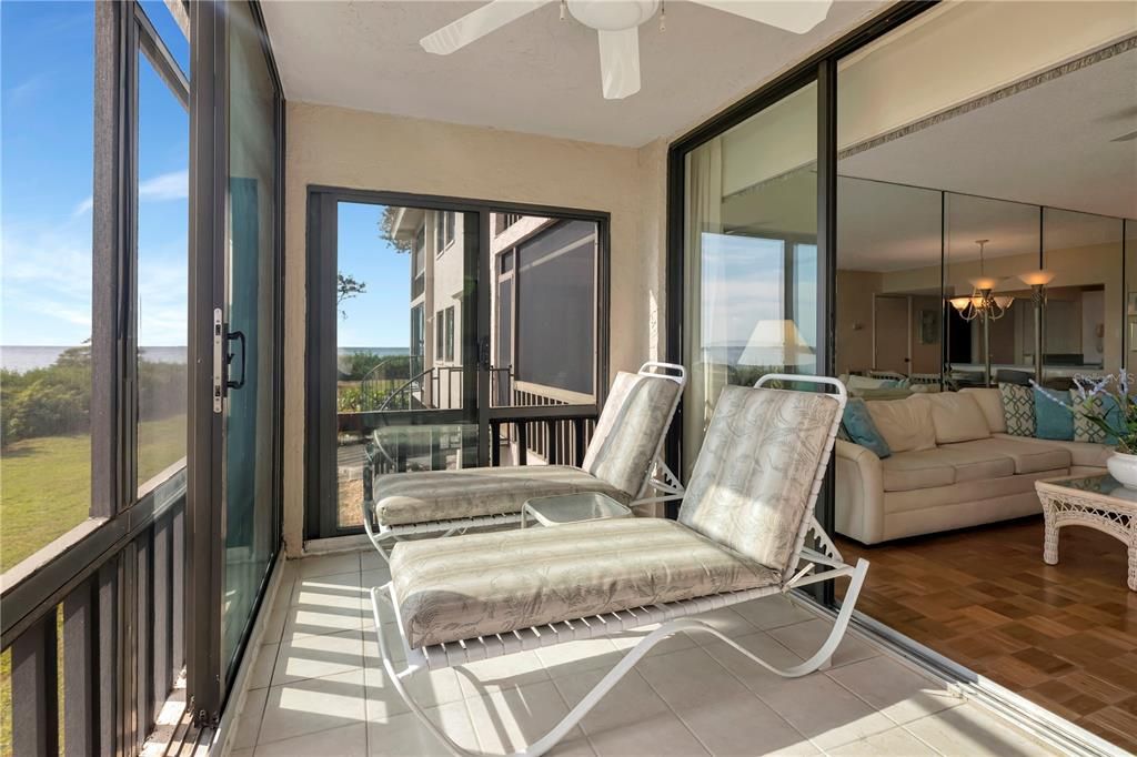 For Sale: $349,900 (2 beds, 2 baths, 1065 Square Feet)