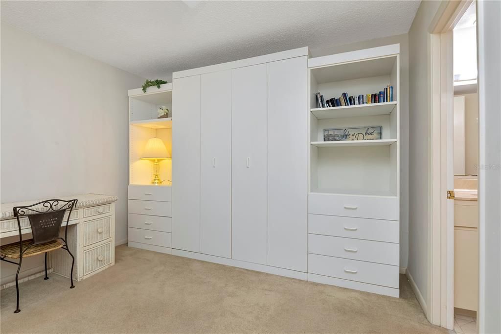 For Sale: $349,900 (2 beds, 2 baths, 1065 Square Feet)