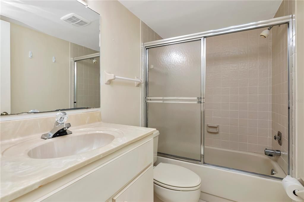 For Sale: $349,900 (2 beds, 2 baths, 1065 Square Feet)