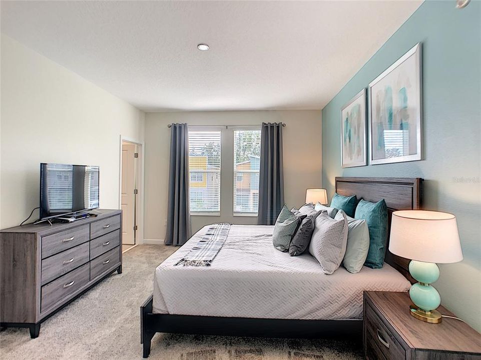 На продажу: $659,000 (6 спален, 5 ванн, 3343 Квадратных фут)