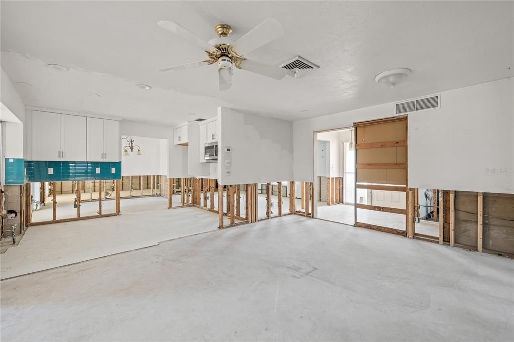 Active With Contract: $675,000 (3 beds, 2 baths, 1658 Square Feet)