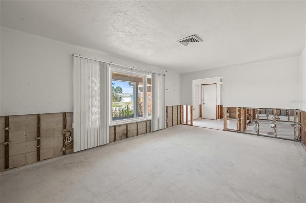 Active With Contract: $675,000 (3 beds, 2 baths, 1658 Square Feet)