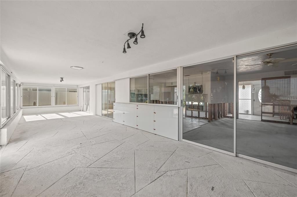 Active With Contract: $675,000 (3 beds, 2 baths, 1658 Square Feet)