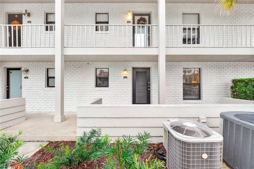 For Sale: $289,999 (2 beds, 2 baths, 890 Square Feet)