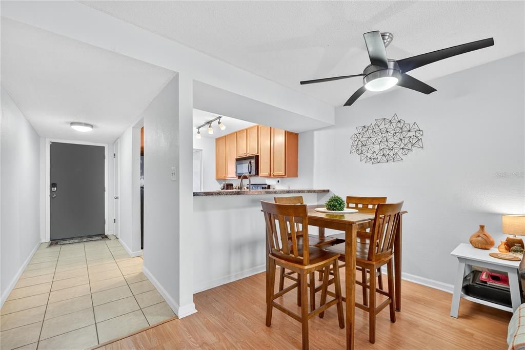 For Sale: $289,999 (2 beds, 2 baths, 890 Square Feet)