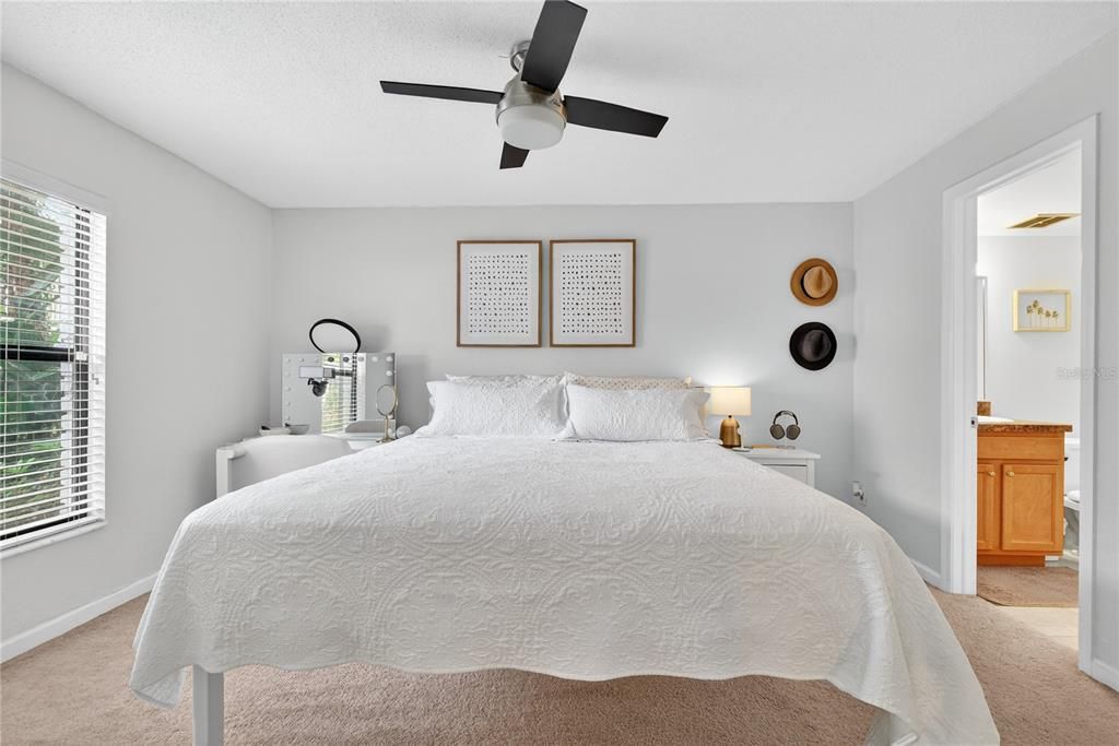 For Sale: $289,999 (2 beds, 2 baths, 890 Square Feet)