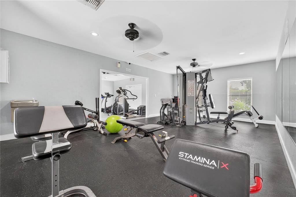 For Sale: $289,999 (2 beds, 2 baths, 890 Square Feet)