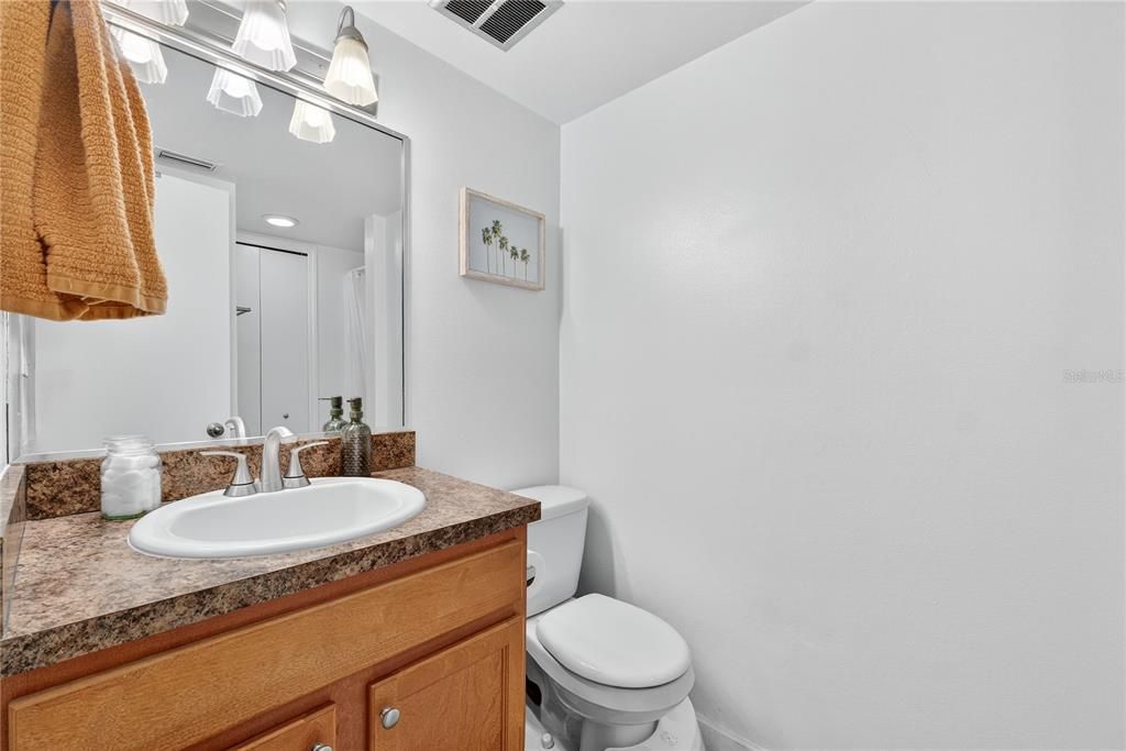 For Sale: $289,999 (2 beds, 2 baths, 890 Square Feet)