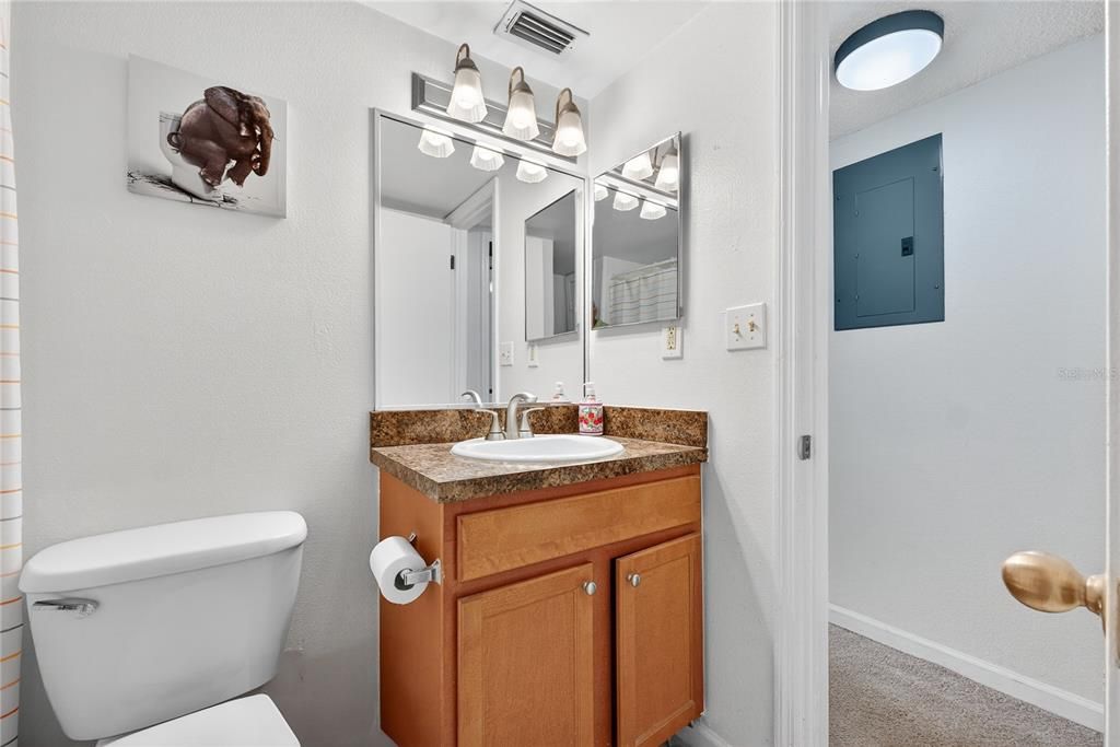 For Sale: $289,999 (2 beds, 2 baths, 890 Square Feet)