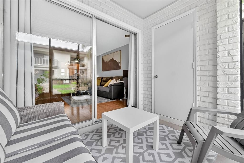 For Sale: $289,999 (2 beds, 2 baths, 890 Square Feet)